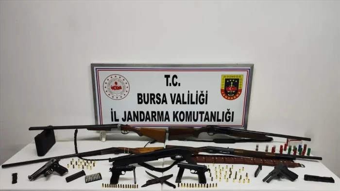 Bursa'da ruhsatsız silah operasyonunda 2 ş&uuml;pheli g&ouml;zaltına alındı