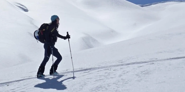 &Ccedil;ekya ve İsvi&ccedil;re'den gelen dağcılar Hakkari'de dağ kayağı yaptı