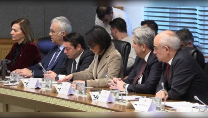 CHP milletvekilleri, bebek &ouml;l&uuml;mlerini araştıran Komisyon'un raporunun yayımlanmasını istedi