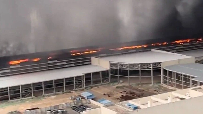 &Ccedil;inli elektrikli ara&ccedil; &uuml;retici BYD'nin Şıncın'daki fabrikasının garajında yangın &ccedil;ıktı