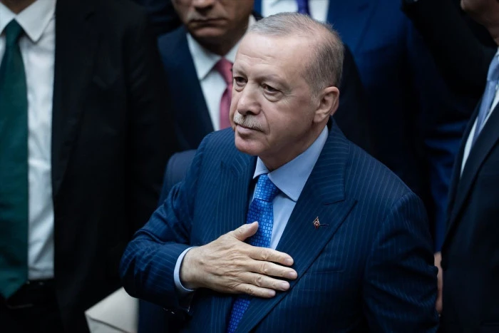 Cumhurbaşkanı Erdoğan: "AK Parti olarak temennimiz, su&ccedil; &ouml;rg&uuml;tlerinin g&uuml;d&uuml;m&uuml;nden &ccedil;ıkamayan, kimi tiplerin sorumsuz tavırları sebebiyle saatli bombaya d&ouml;n&uuml;şen bu krizin aşılmasıdır"