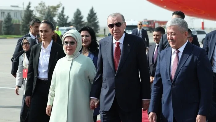 Cumhurbaşkanı Erdoğan ve eşi Emine Erdoğan'dan Kırgızistan programlarına ilişkin ortak video paylaşımı