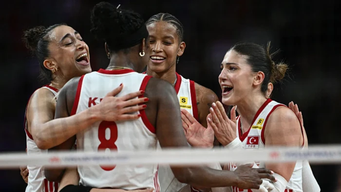 Cumhurbaşkanlığı İletişim Başkanı Duran, A Milli Kadın Voleybol Takımı'nı tebrik etti
