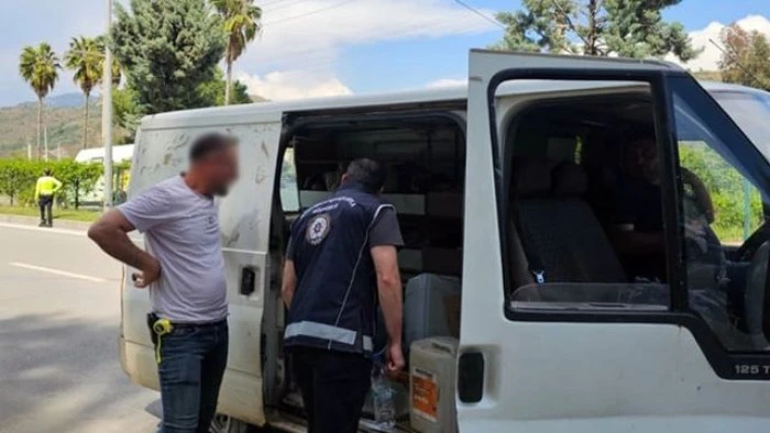 Dat&ccedil;a&rsquo;da firar eden arı kolonisi, vatandaşları endişelendirdi