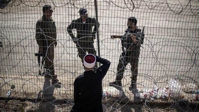 Devrimin ardından komşu ülkelerle yeni sayfa açan Suriye, İsrail'in şiddetli saldırı ve işgaline maruz kaldı