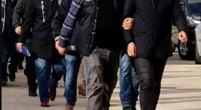 Diyarbakır merkezli 6 ildeki dolandırıcılık operasyonunda yakalanan 3 zanlı tutuklandı