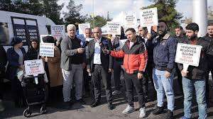 Diyarbakır'da bazı belediyelerde işten çıkarılan işçilerin eylemi sürüyor