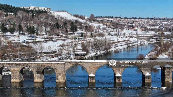 Diyarbakır'daki tarihi yapılar karla kaplandı