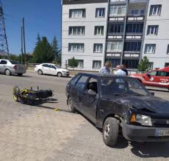 Doğanşehir'de otomobille çarpışan motosikletin sürücüsü yaralandı