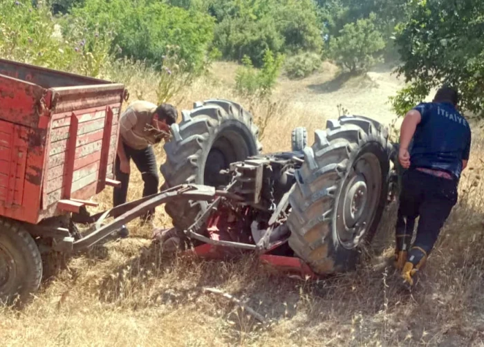 Edirne'de devrilen trakt&ouml;r&uuml;n s&uuml;r&uuml;c&uuml;s&uuml; &ouml;ld&uuml;