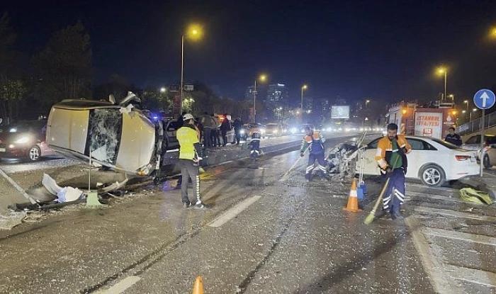 Edirne'de kontrolden çıkan otomobilin refüjü aşıp karşı şeride geçmesi kamerada
