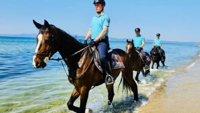 Edremit K&ouml;rfezi'nde atlı jandarmalar devriye g&ouml;revine başladı
