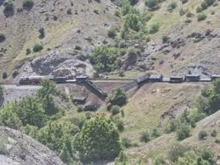 Elazığ'da yük treninin 5 vagonu raydan çıktı