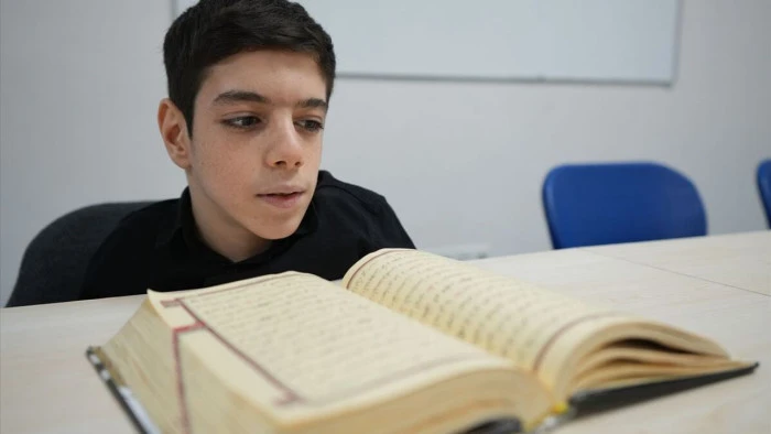 "Engellisin, yapamazsın" denilen &ccedil;ocuk azmiyle hafız olmayı başardı