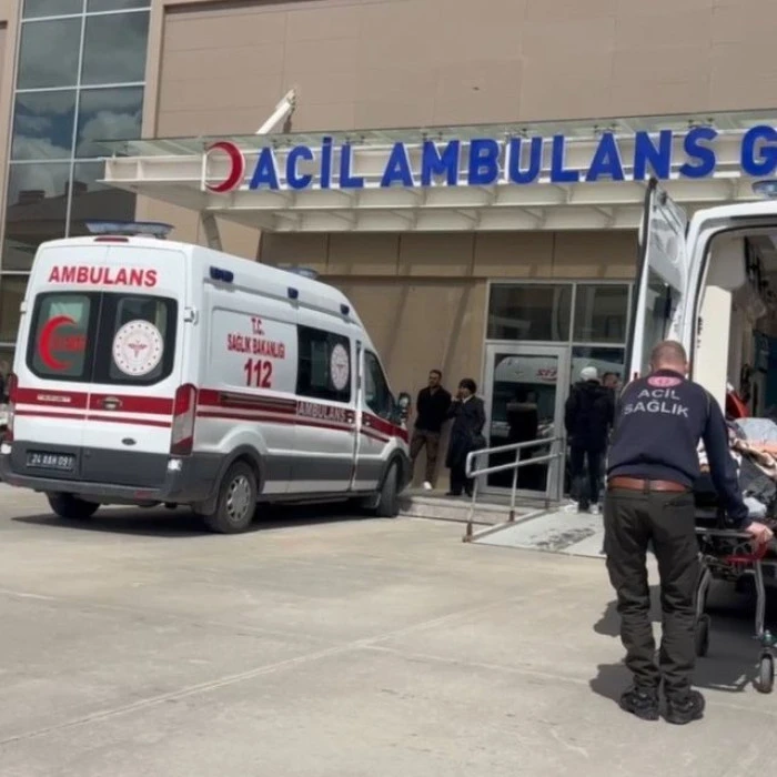 Erzincan'da meslek liseliler engellilerin ak&uuml;l&uuml; ara&ccedil;larını &uuml;cretsiz onarıyor