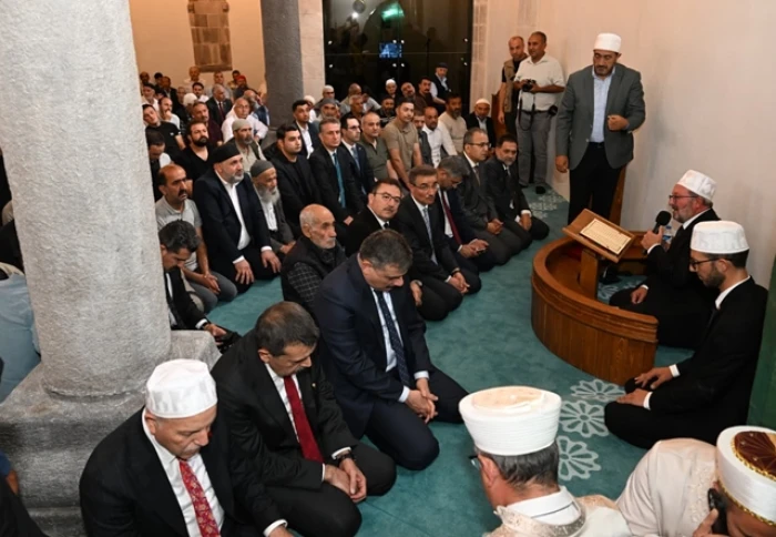 "Erzurum'un Ayasofyası" tarihi Fetih Camisi restorasyon sonrası yeniden ibadete a&ccedil;ıldı