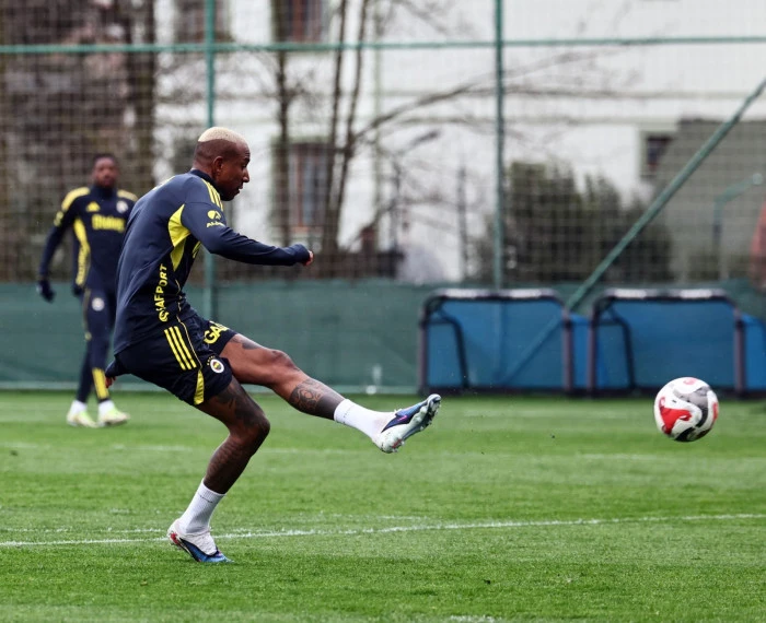 Fenerbah&ccedil;e, Beşiktaş derbisinin hazırlıklarını s&uuml;rd&uuml;rd&uuml;