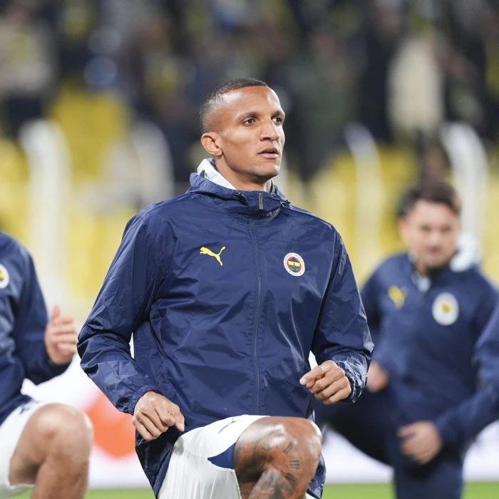 Fenerbah&ccedil;e'de Rodrigo Becao kadro dışı bırakıldı