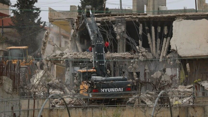 Filistin topraklarını gasbeden İsrailliler, Batı Şeria'da bir okulu yıktı