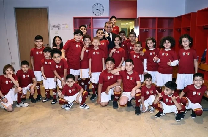 Galatasaray, çocuk evlerinde kalan 45 çocuğu misafir etti