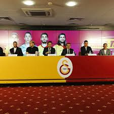 Galatasaray Kulübü, futbolcuları Fernando Muslera, Lucas Torreira, Barış Alper Yılmaz, Abdülkerim Bardakcı ve Kaan Ayhan ile sözleşme uzattı.