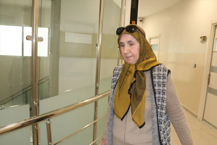 Gaziantepli 65 yaşındaki Zeliha teyze İngilizce &ouml;ğrenme azmiyle &ouml;rnek oluyor