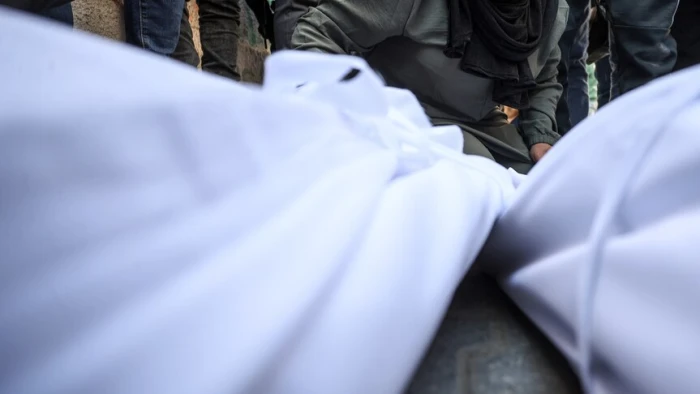 Gazze'de İsrail askerlerinin a&ccedil;tığı ateş sonucu ağır yaralanan Filistinli &ccedil;ocuk hayatını kaybetti