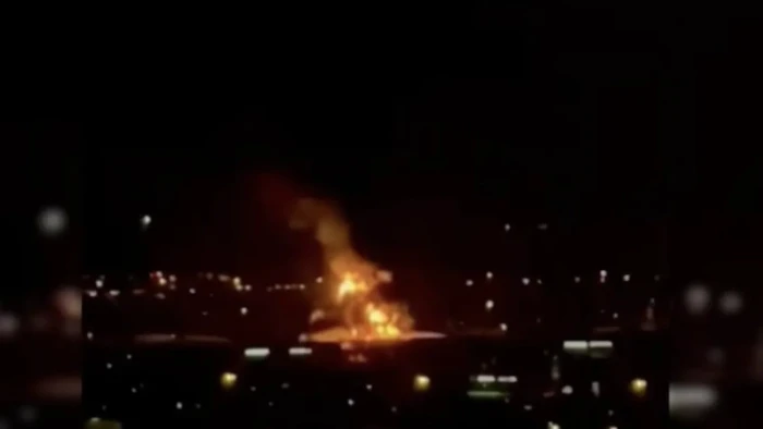 G&Uuml;NCELLEME - BAE: Dubai Uluslararası Havalimanı &ccedil;evresinde İHA saldırısı sonucu yangın &ccedil;ıktı