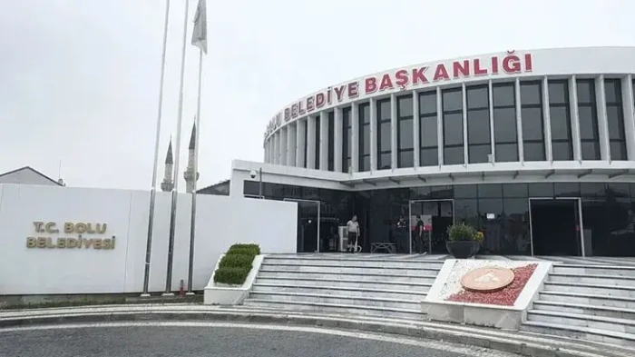 G&Uuml;NCELLEME - Bolu Belediyesinde "ara&ccedil; kiralama ihalelerinde usuls&uuml;zl&uuml;k" iddiasına ilişkin 6 zanlıya adli kontrol
