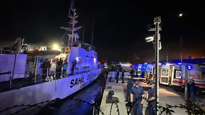 G&Uuml;NCELLEME - Karadeniz'deki saldırıda &ouml;len balık&ccedil;ının cenazesi ve yaralılar, İnebolu Limanı'na getirildi