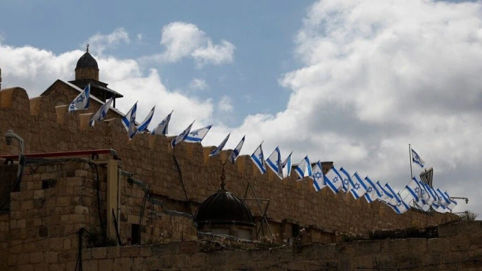 Harem-i İbrahim Camisi M&uuml;d&uuml;r&uuml;, İsrail'in camiye "Davud Yıldızı" yansıtmasının tehlikesi konusunda uyardı