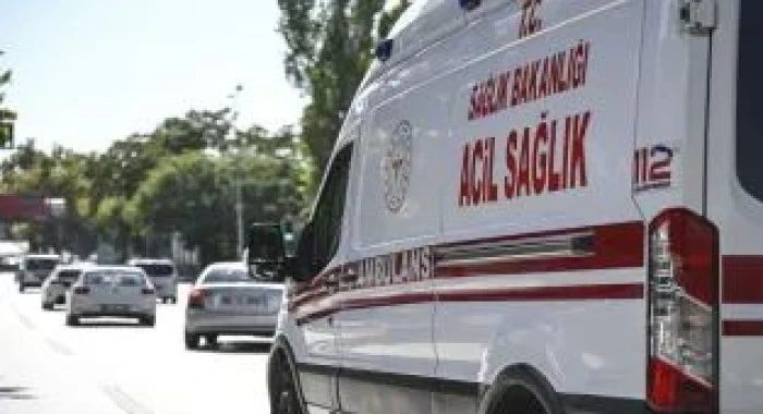 Hatay'da kamyonetle &ccedil;arpışan motosikletteki 1 kişi &ouml;ld&uuml;, 1 kişi yaralandı