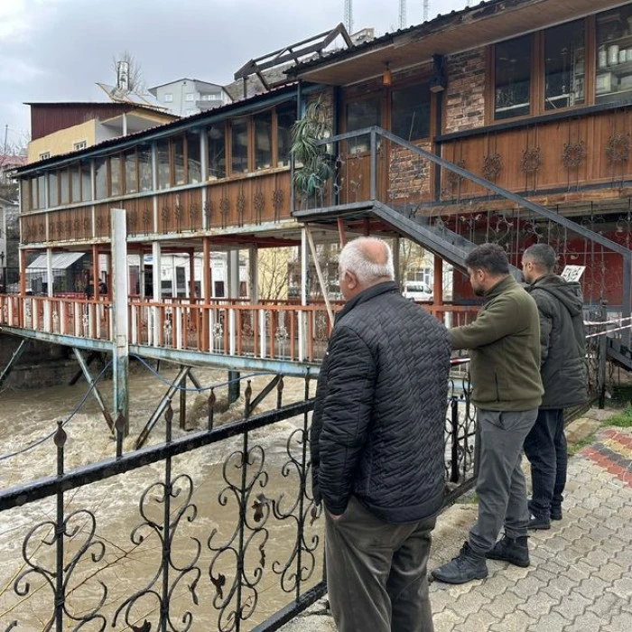 Hizan Kaymakamı Bilgin koltuğunu &ouml;ğrenciye devretti