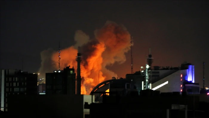 İran medyası: Tahran'da patlama sesleri duyuldu