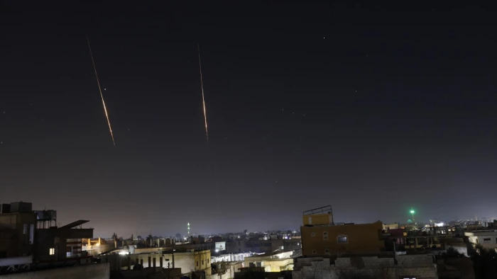 İran, yaklaşık 12 saat aradan sonra İsrail'e f&uuml;ze ateşledi