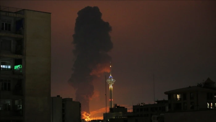 İran'ın başkenti Tahran'da art arda patlamalar meydana geldi