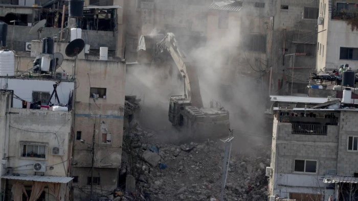 İsrail, işgal altındaki Batı Şeria'da 14 kişilik, 2 ailenin yaşadığı evleri yıktı