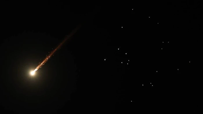 İsrail ordusu Beyrut&rsquo;un g&uuml;neyindeki Dahiye&rsquo;de bir binaya saldırı tehdidinde bulundu