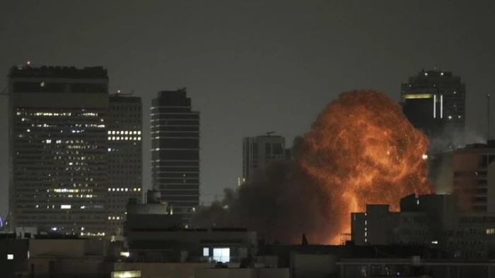 İsrail ordusu, İran'ın başkenti Tahran'a yeni saldırı dalgası başlattığını duyurdu