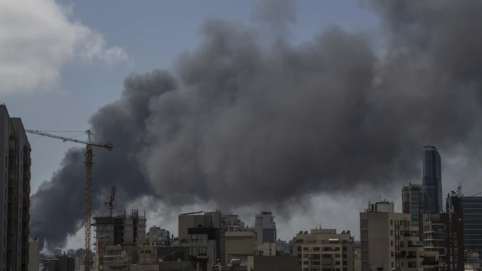 İsrail ordusu k&ouml;pr&uuml;leri hedef alarak halkını g&ouml;&ccedil;e zorladığı L&uuml;bnan'ın g&uuml;neyini izole ediyor