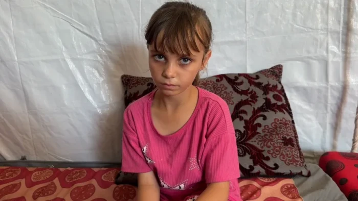 İsrail saldırısında annesi &ouml;ld&uuml;r&uuml;len, kendisi yaralanan 10 yaşındaki Zeyne 3 yıldır tedavi umuduyla bekliyor: