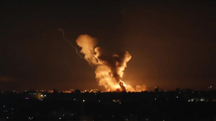 İsrail'in ateşkese rağmen L&uuml;bnan'ın g&uuml;neyindeki iki beldeyi bombaladığı bildirildi