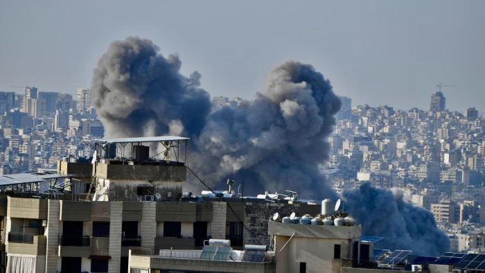 İsrail'in Beyrut'a ve L&uuml;bnan'ın g&uuml;neyine d&uuml;zenlediği hava saldırılarında 11 kişi yaralandı