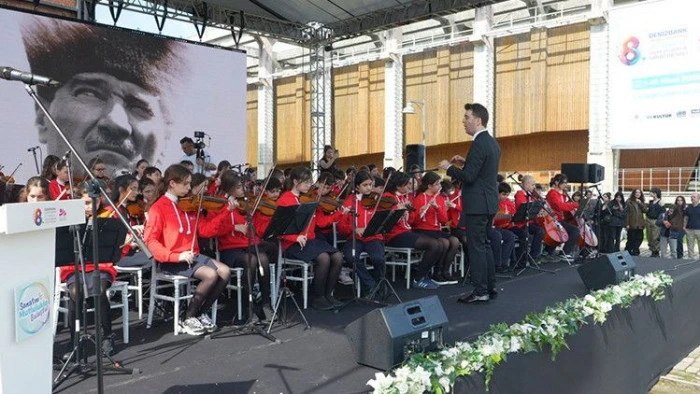 İstanbul &Ccedil;ocuk ve Gen&ccedil;lik Sanat Bienali'nde 23 Nisan'a &ouml;zel etkinlikler d&uuml;zenlenecek