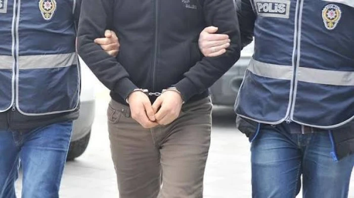 İstanbul merkezli "usuls&uuml;z iskan" operasyonunda yakalanan 27 ş&uuml;pheli adliyede