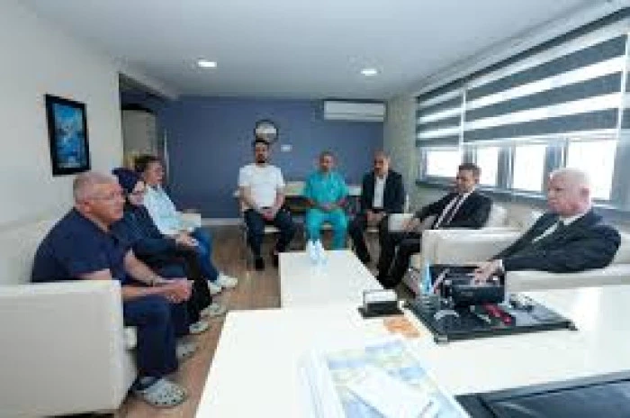 İstanbul Valisi Gül, Hüseyin Goncagül'ü tedavi gördüğü hastanede ziyaret etti