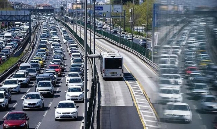 İstanbul'da sabah saatlerinde trafik yoğunluğu yüzde 72'ye kadar çıktı