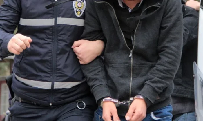 İstanbul'da yabancı uyruklular i&ccedil;in sahte noter taahh&uuml;tnamesi hazırlayan 18 zanlı yakalandı