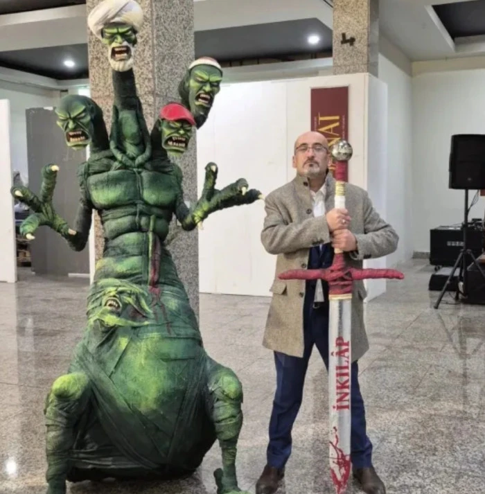 İstanbul'daki bir fuarda dini değerleri hedef alan 2 zanlı tutuklandı