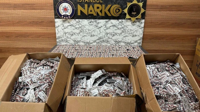 İstanbul'daki uyuşturucu operasyonunda 3 ş&uuml;pheli tutuklandı